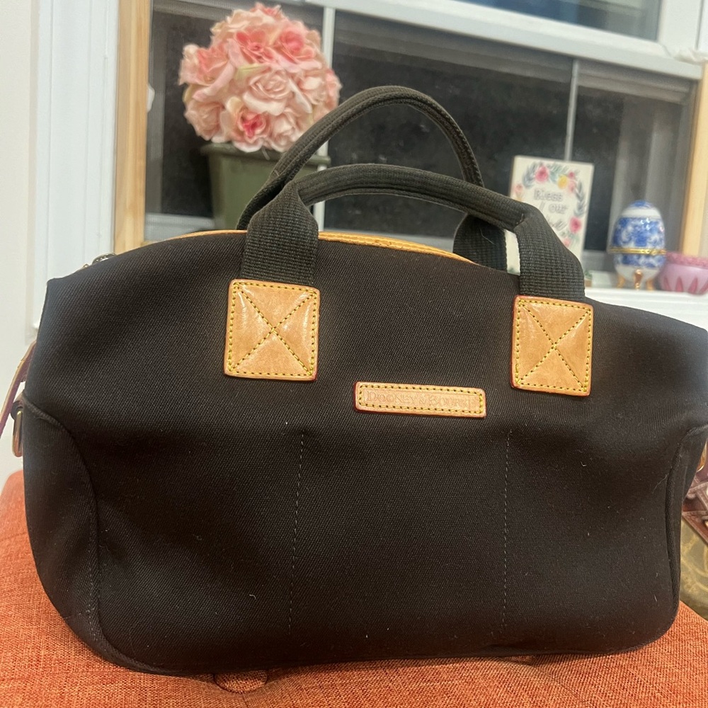 Dooney & Bourke hand bag 💼